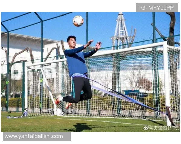 科学足球训练新视野:提升速度的有效方法与技巧探讨 科学足球训练新视野:提升速度的有效方法与技巧探讨