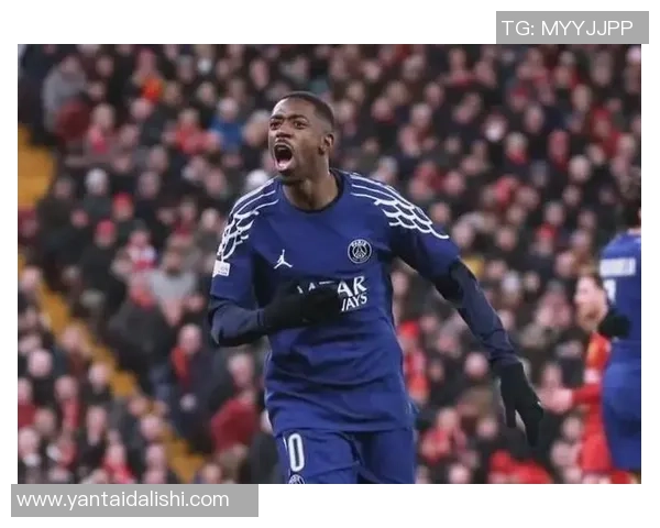 黑人9号足球明星的传奇之路与场上风采的完美结合 黑人9号足球明星的传奇之路与场上风采的完美结合